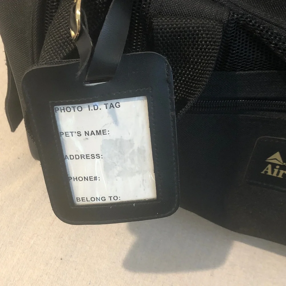 Delta Airlines Deluxe Pet Carrier w Unused Tag About 11”x11”x18”